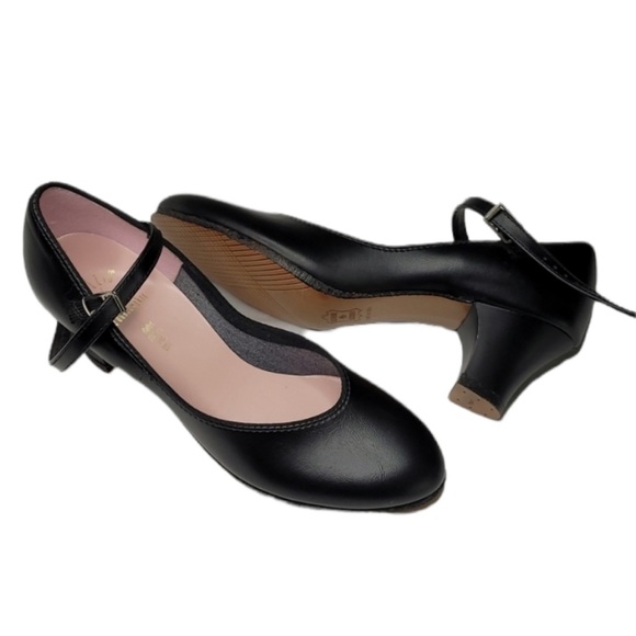 Capezio Shoes - Capezio Women’s Black Leather 550 Character Dance Shoes Size 7M Made USA 🇺🇸
